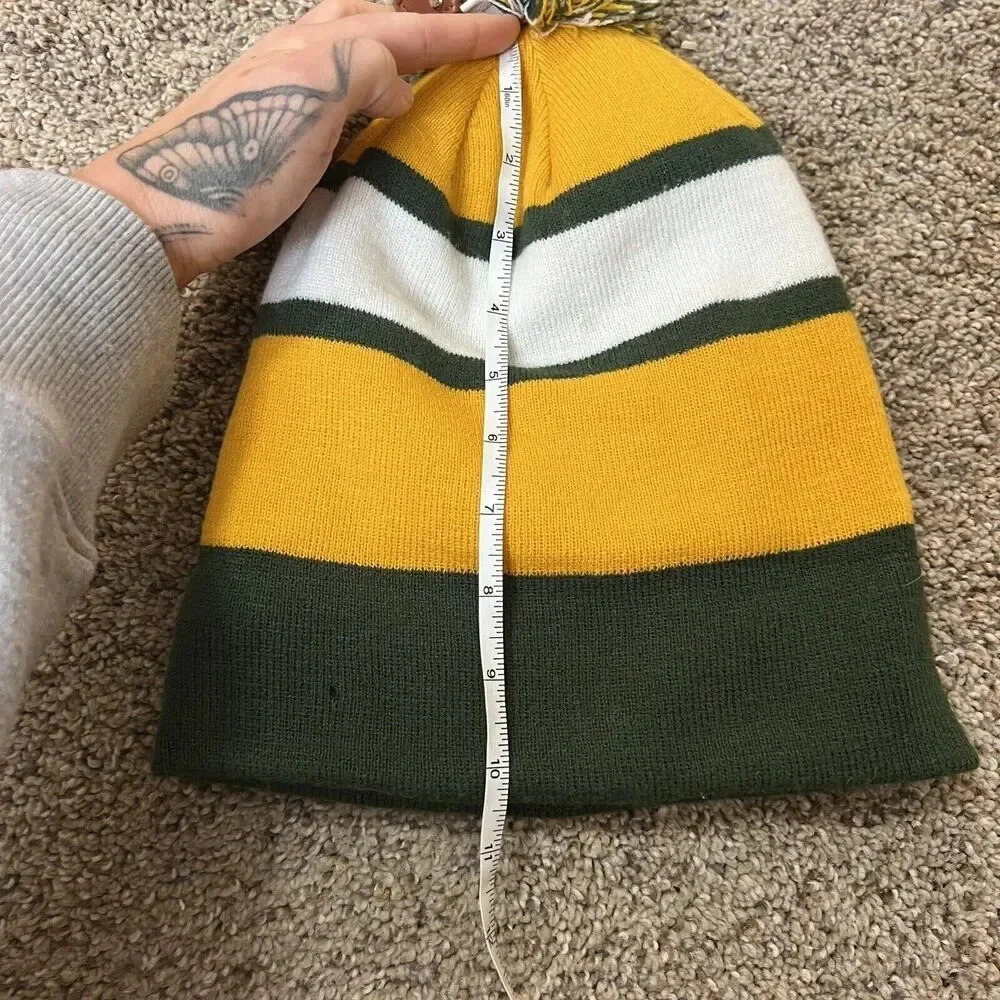 NFL Green Bay Packers Beanie Football Fan Thermal Hat Cap Tassel Poof Sports - Picture 8 of 11